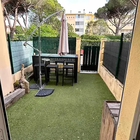 Apartment Au Pradet Avec Terrasse 33 M² Jardin